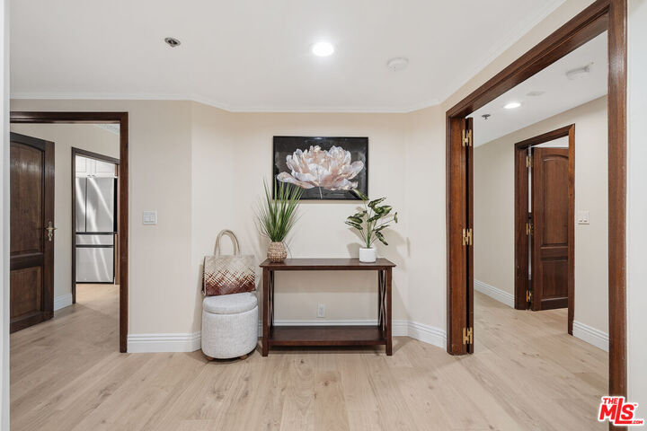 Property Photo:  9249 Burton Way  CA 90210 
