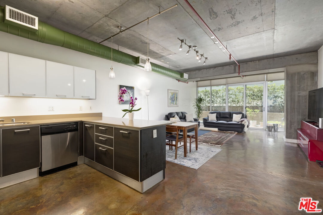 Property Photo:  645 W 9th St  CA 90015 