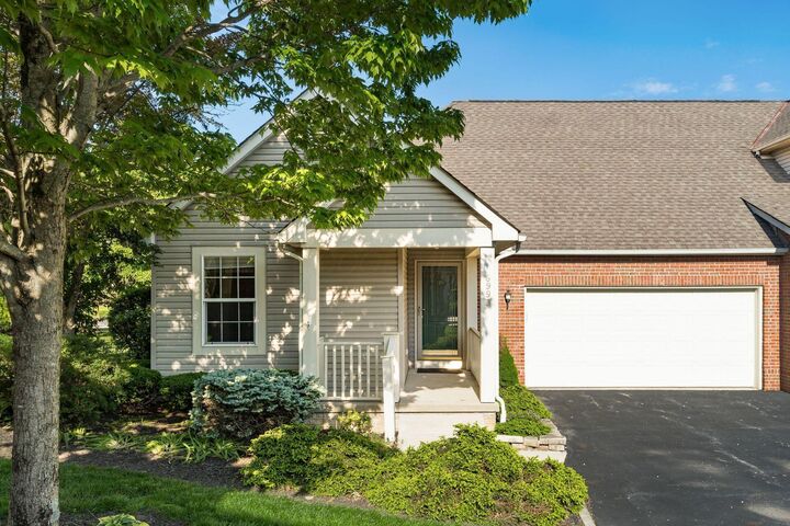 Property Photo:  6993 Greensview Village Drive  OH 43110 