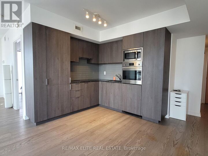 Property Photo:  11 Wellesley Street West 1911  ON M4Y 0G4 