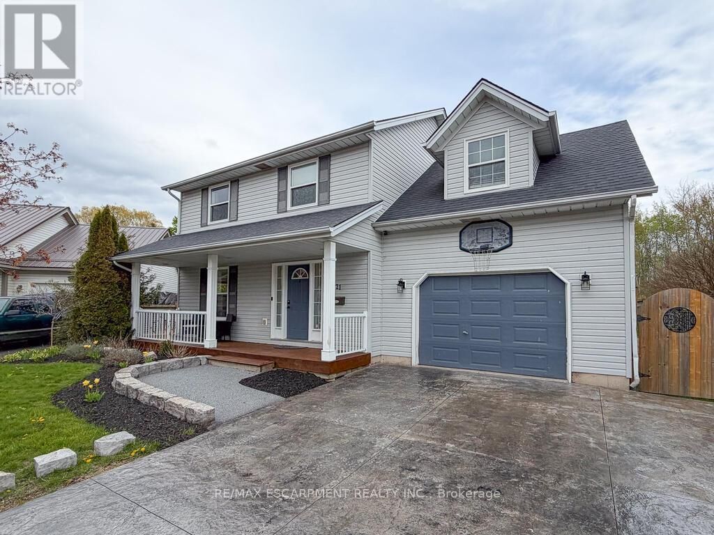 Property Photo:  21 Maplewood Court  ON N1A 3G8 