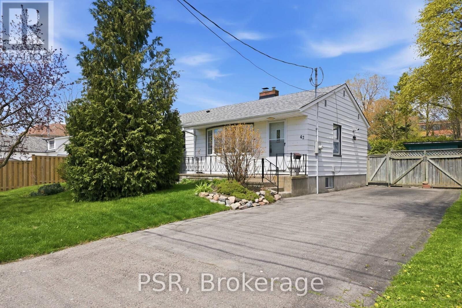 Property Photo:  42 Jane Street  ON L1C 1G1 