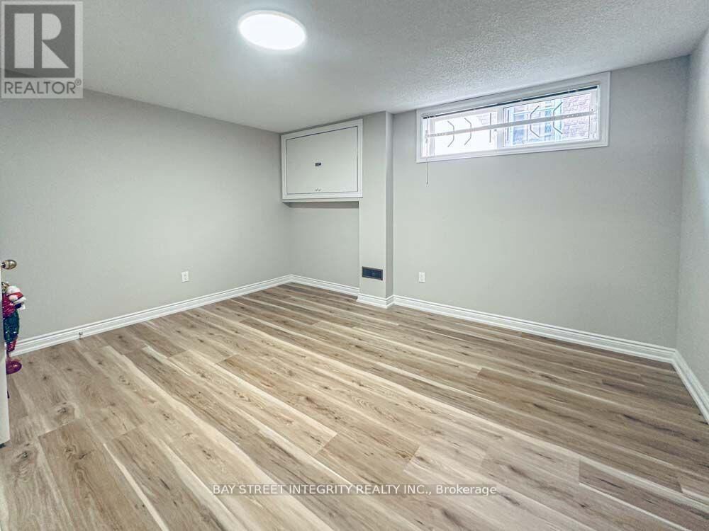 Property Photo:  188 Olive Avenue  ON M2N 4P4 