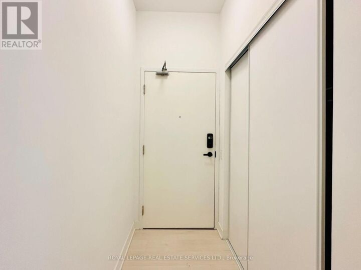 Property Photo: 3900 Confederation Parkway 323 ON L5B 0M3