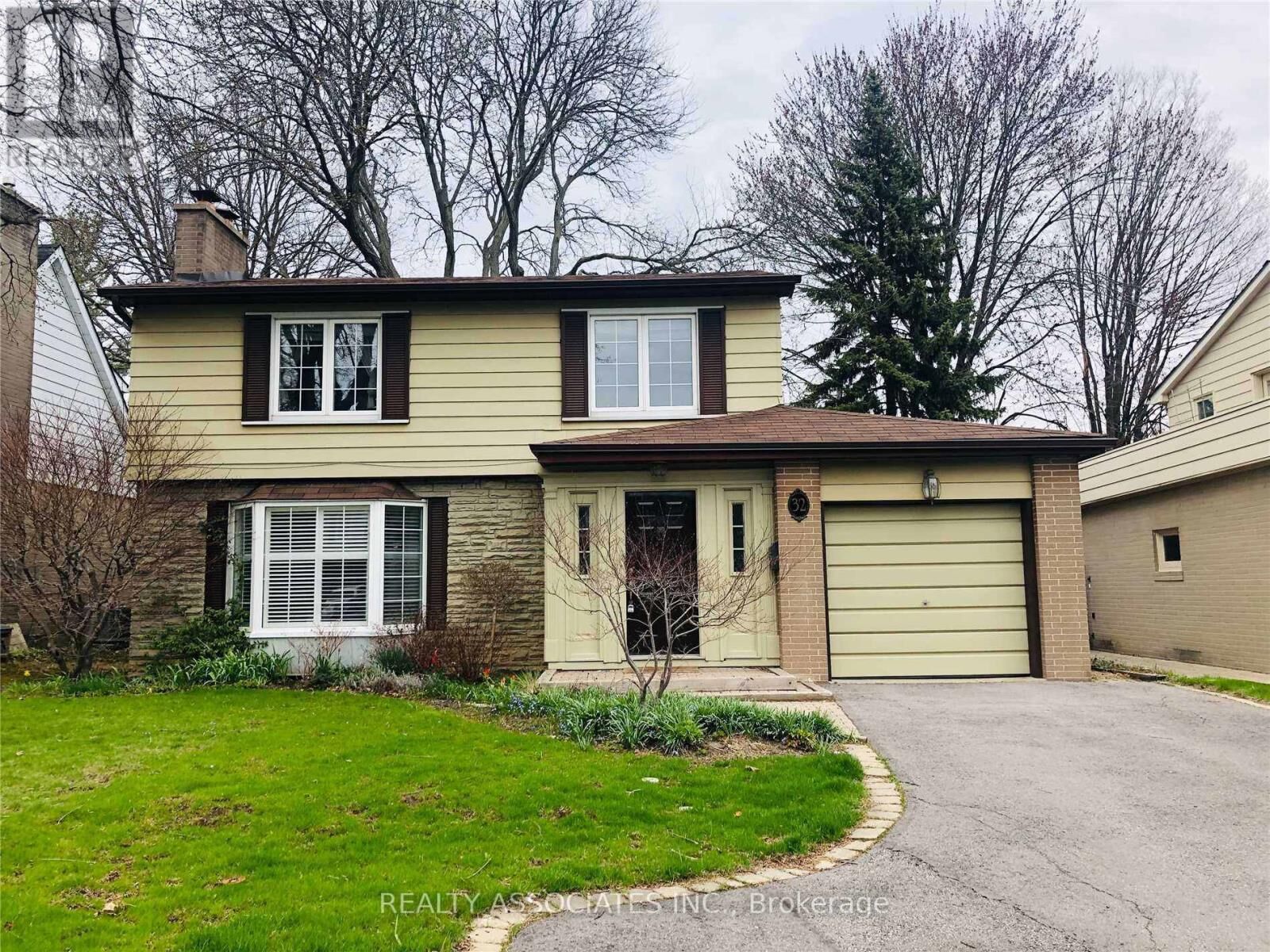 Property Photo:  32 Almond Avenue  ON L3T 1L1 