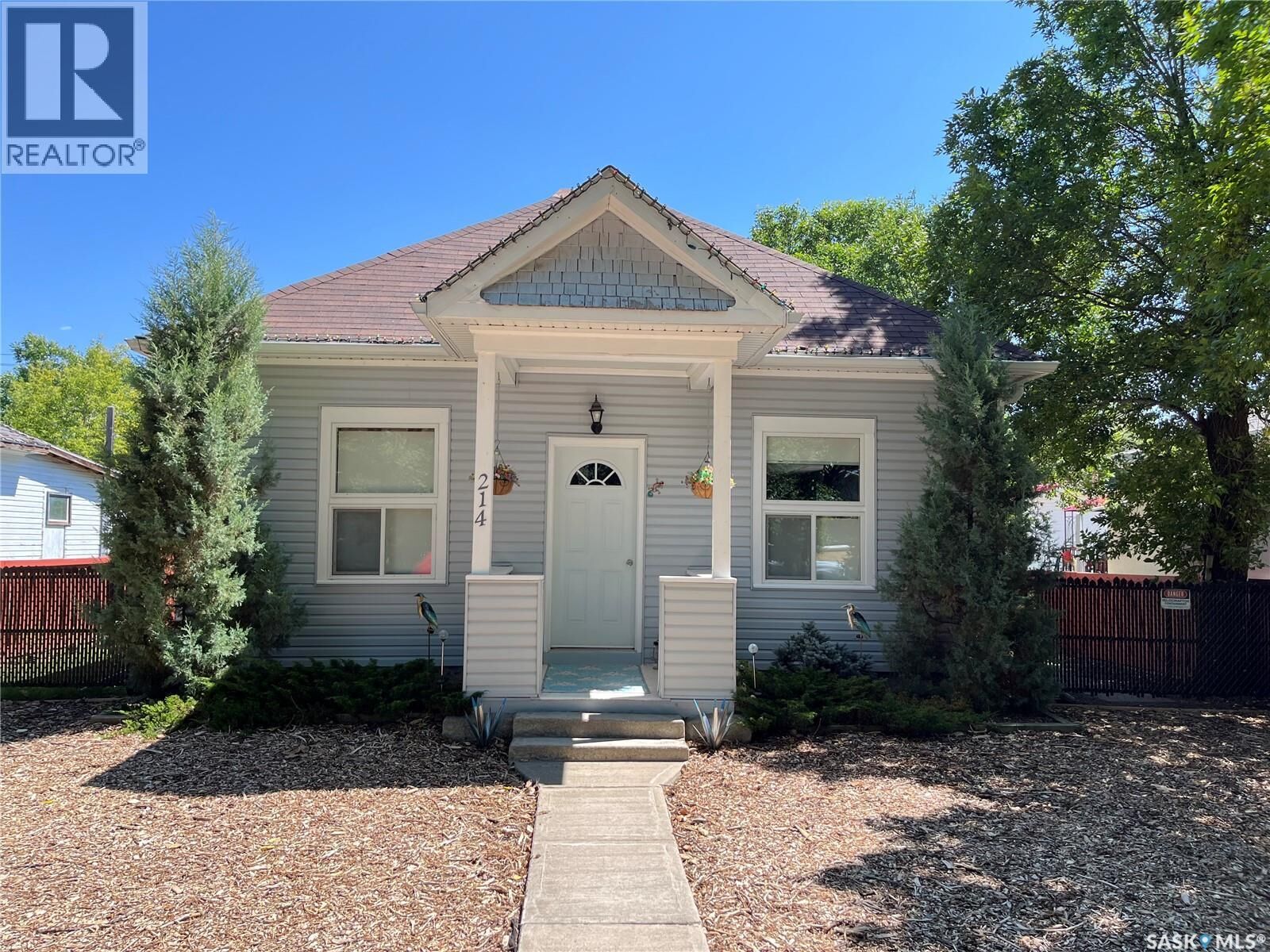 Property Photo:  214 Marsh Street  SK S0N 1N0 