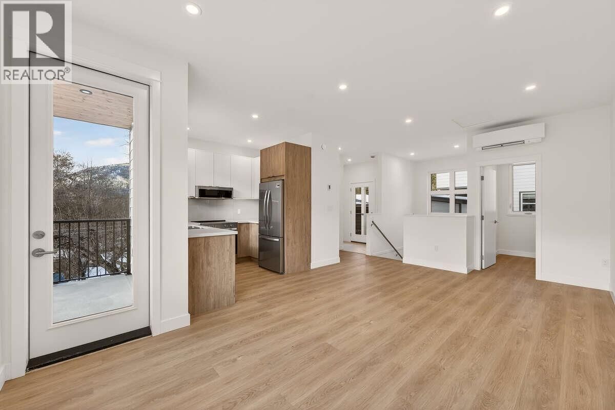 Property Photo:  2224 Falls Street A  BC V1L 1K4 