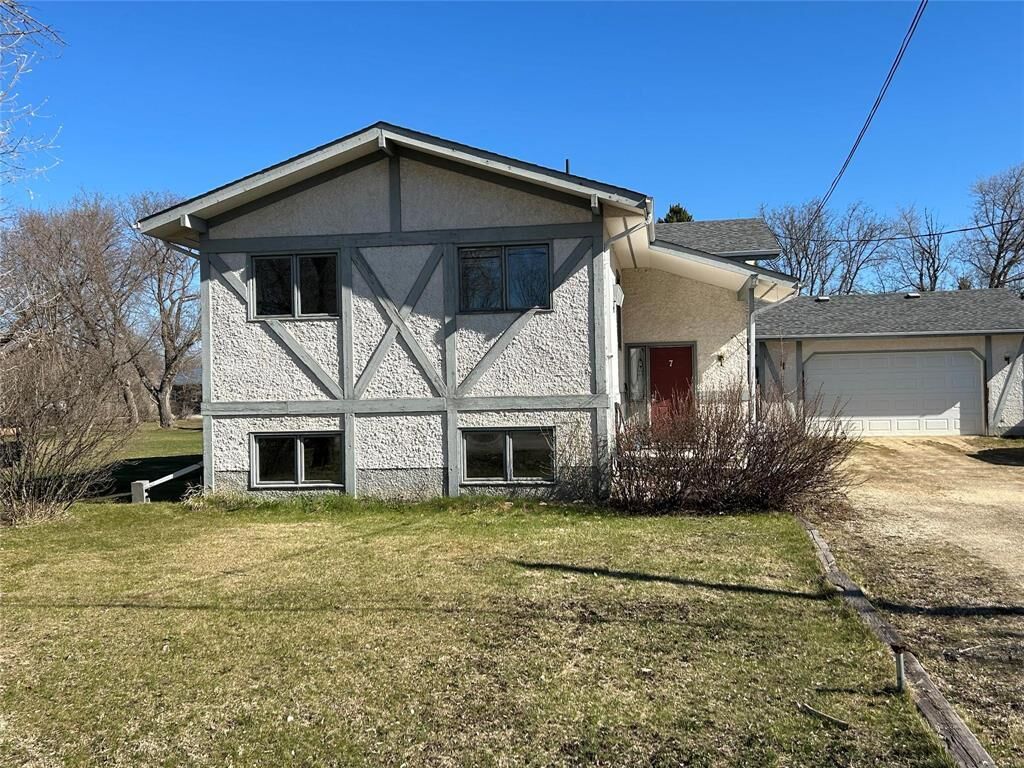 Property Photo:  7 Ross Street  MB R0E 1P0 