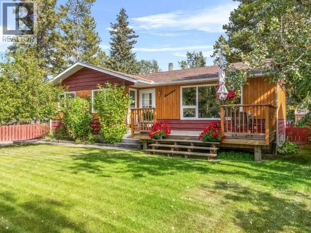 Photo de la propriété:  17 Liard Road  YT Y1A 3L3 