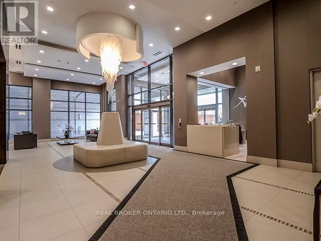 Property Photo:  23 Glebe Road West 524  ON M5P 0A1 