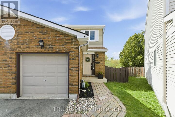 Property Photo:  343 Monica Crescent 18  ON K1E 3N7 