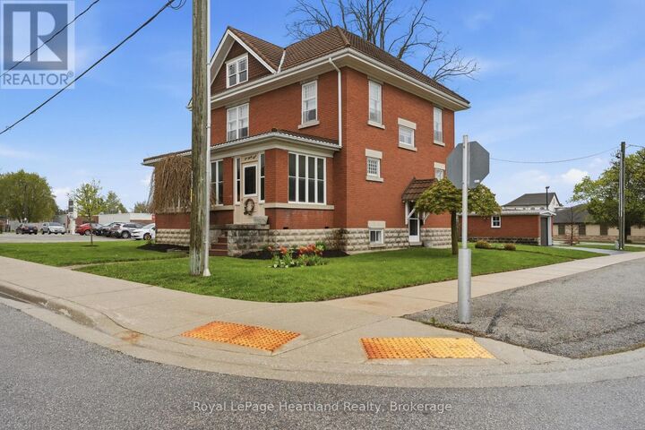 Property Photo:  138 St. Davids Street  ON N0K 1N0 