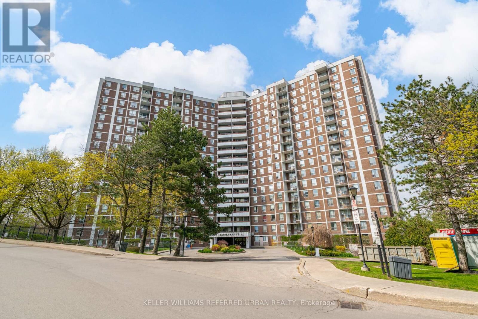 Property Photo:  10 Edgecliff Golfway 1417  ON M3C 3A3 