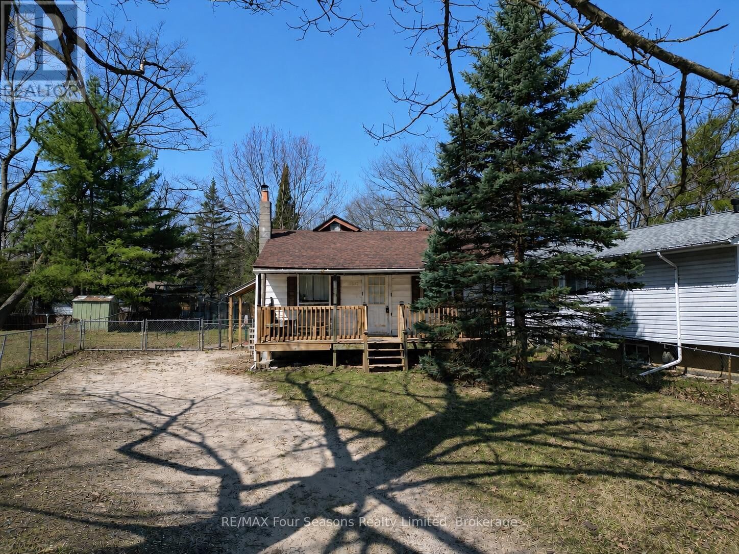 Property Photo:  196 Melrose Avenue  ON L9Z 2T1 