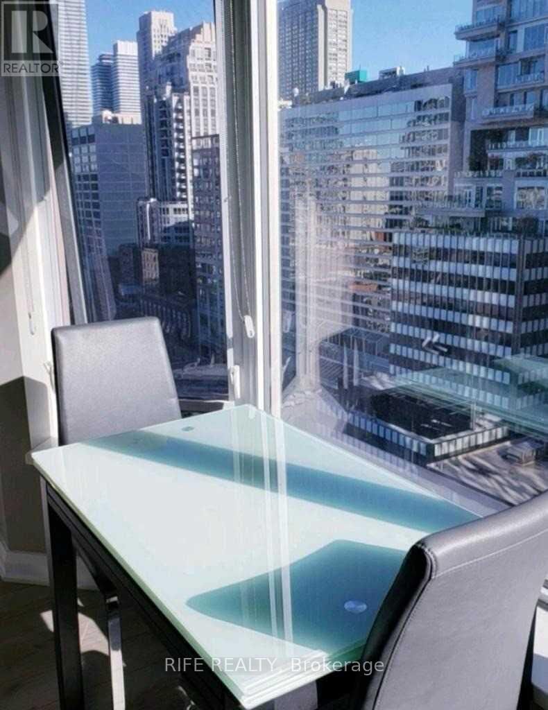 Property Photo:  155 Yorkville Avenue 1709  ON M5R 1C4 