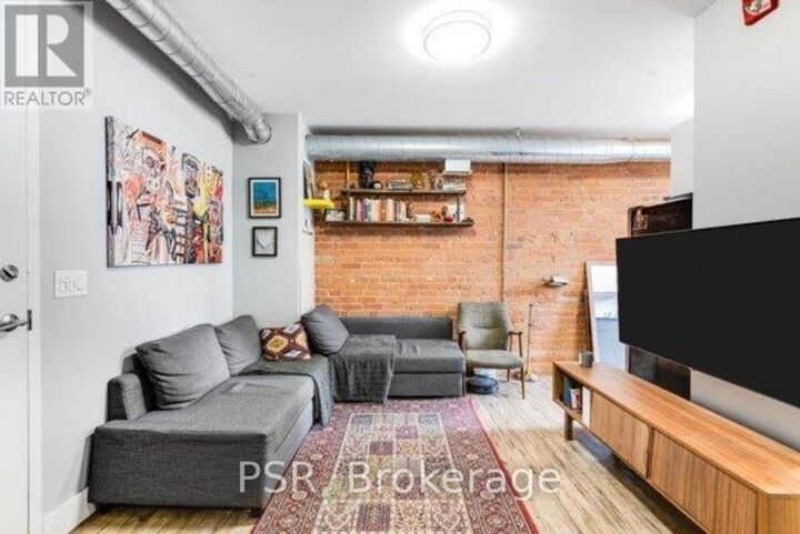 Property Photo:  2870 Dundas Street West 310  ON M6P 1Y8 
