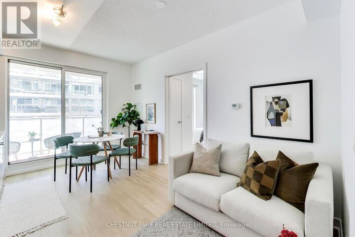 Property Photo:  2221 Yonge Street 406  ON M4S 0B8 