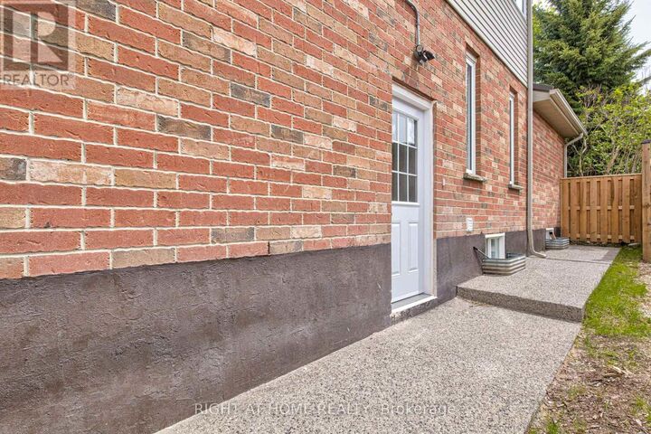Property Photo:  265 Dearborn Boulevard  ON N2J 4Y6 