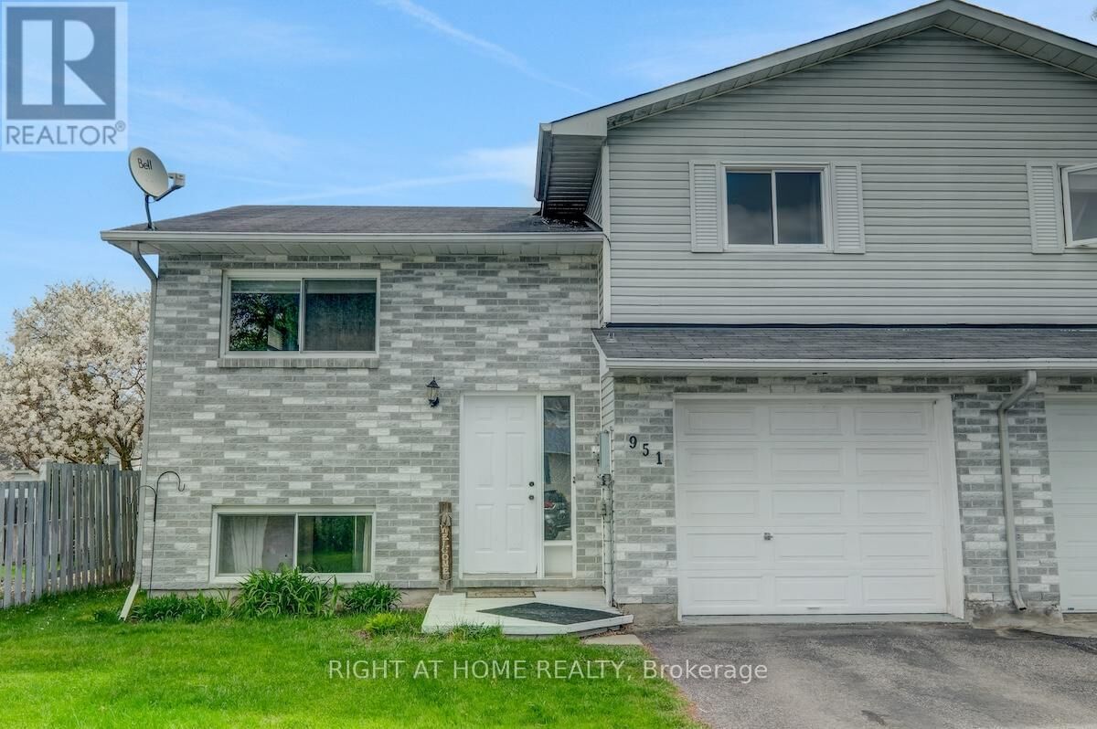 Property Photo:  951 Lawrence Street  ON K4K 1M8 