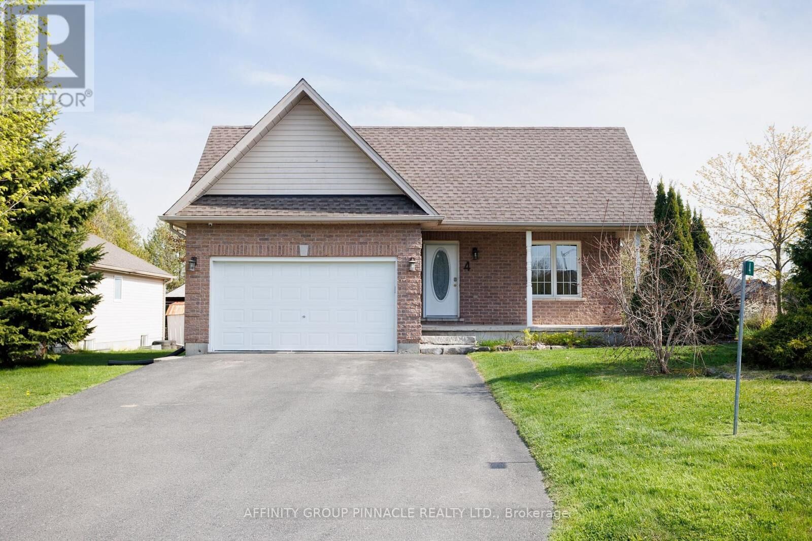 Property Photo:  4 Champlain Boulevard  ON K9V 0H9 