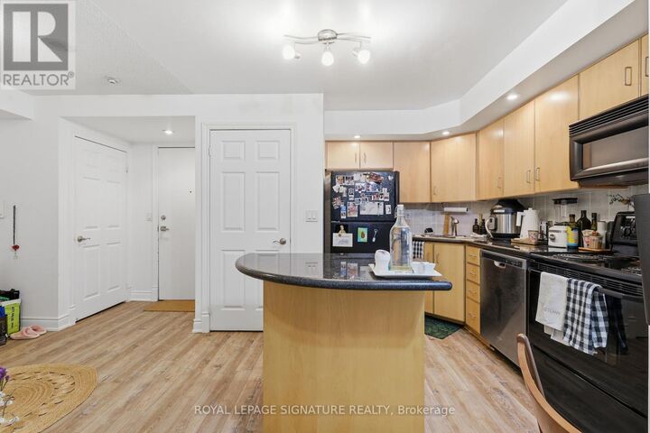 Property Photo:  250 Wellington Street West 1027  ON M5V 3P6 