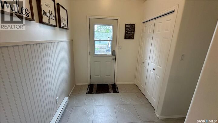 Property Photo:  807 107th Avenue  SK S0E 1T0 