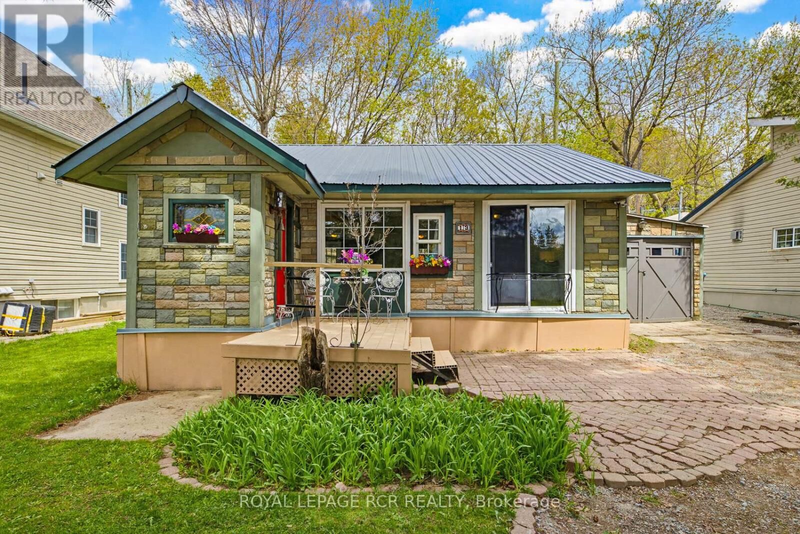 Property Photo:  13 Old Pavilion Road  ON L7C 3J8 