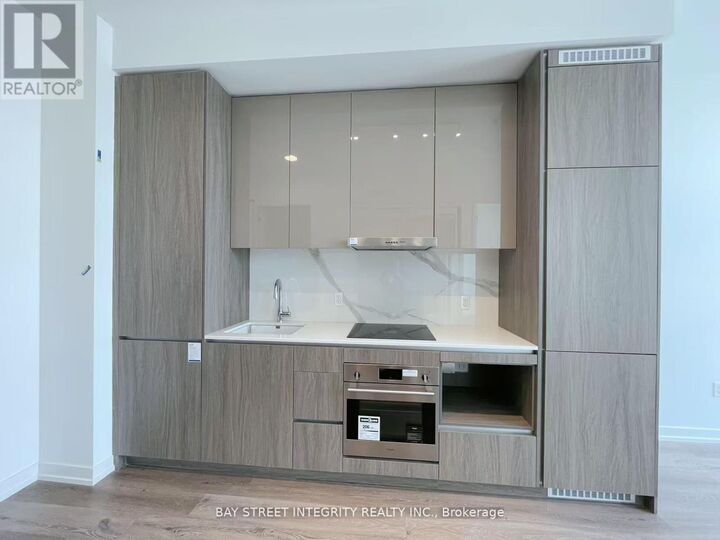 Property Photo:  28 Interchange Way 1911  ON L4K 0P8 