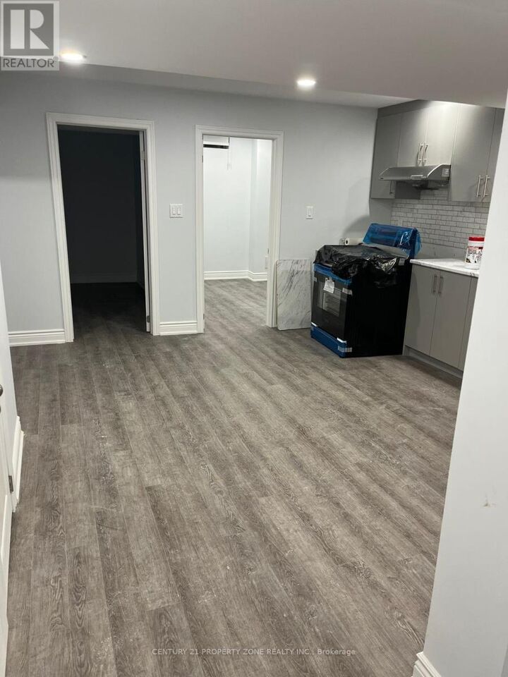 Property Photo:  8 Lanark Circle  ON L6X 5L3 