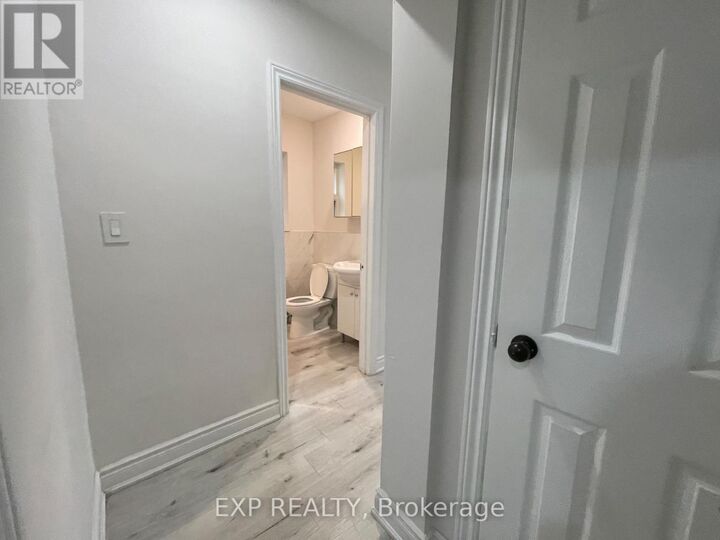 Property Photo: 259 Lakeshore Road East 1 ON L5G 1G8