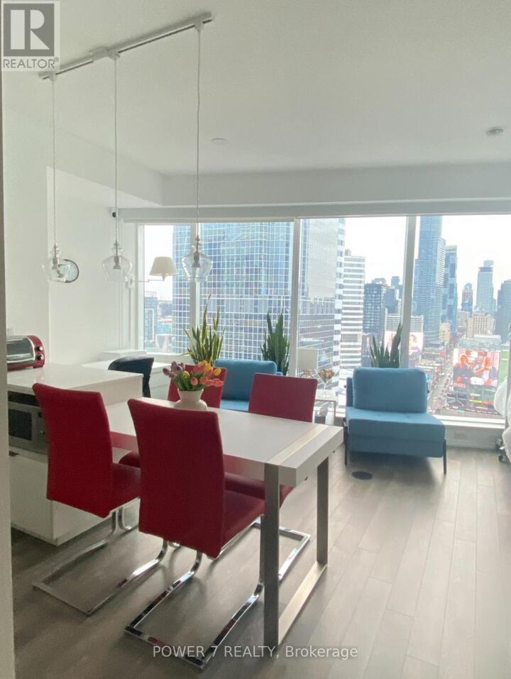 Property Photo:  197 Yonge Street West 2313  ON M5B 0C1 