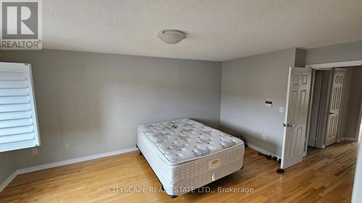 Property Photo:  3740 Nightstar Drive  ON L5M 7Z7 