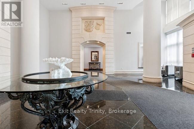 Property Photo:  23 Lorraine Drive 318  ON M2N 6Z6 
