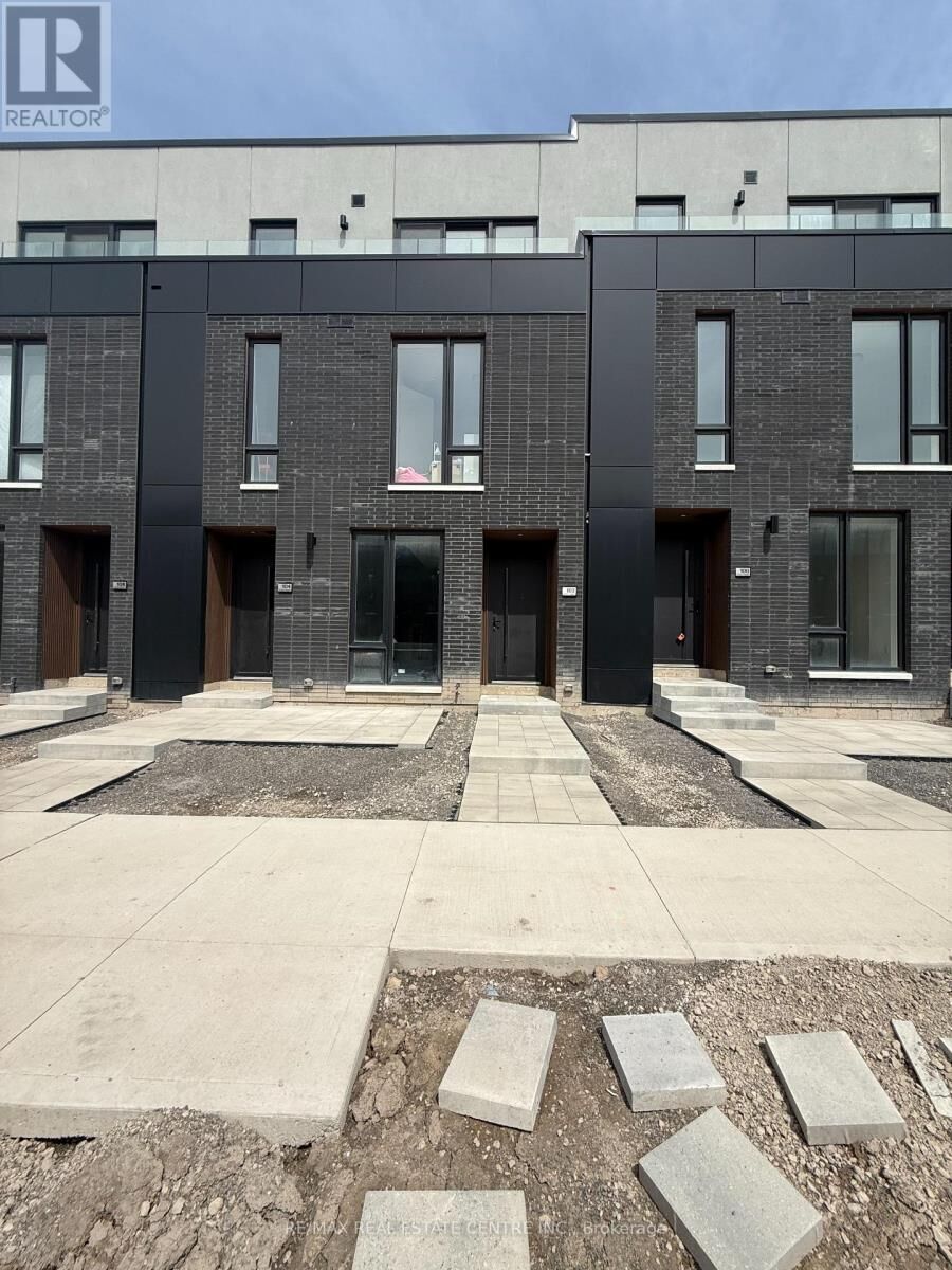 Property Photo:  102 Everett Common  ON L2P 0H2 