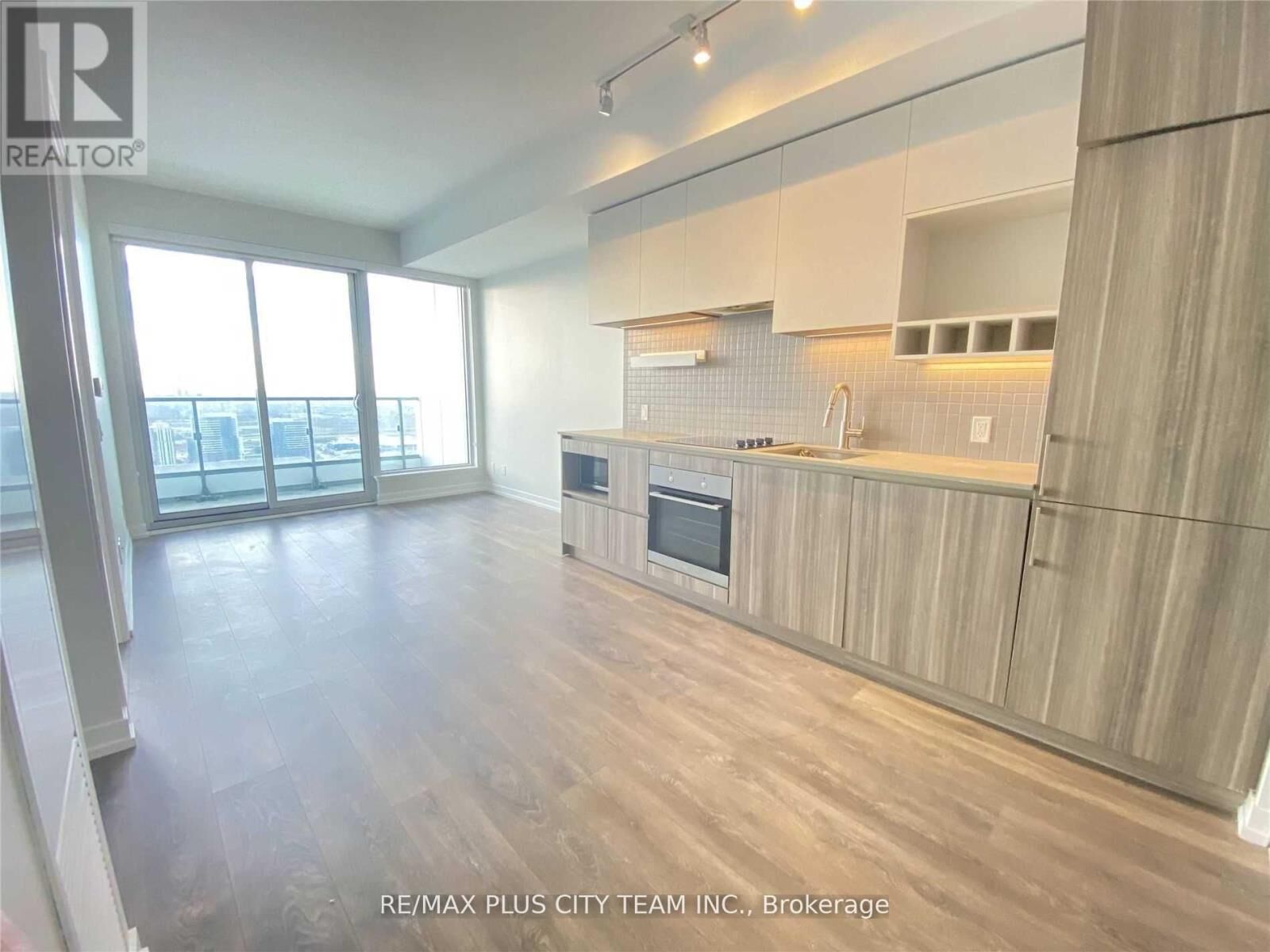 Property Photo:  5 Buttermill Avenue 3705  ON L4K 0J5 