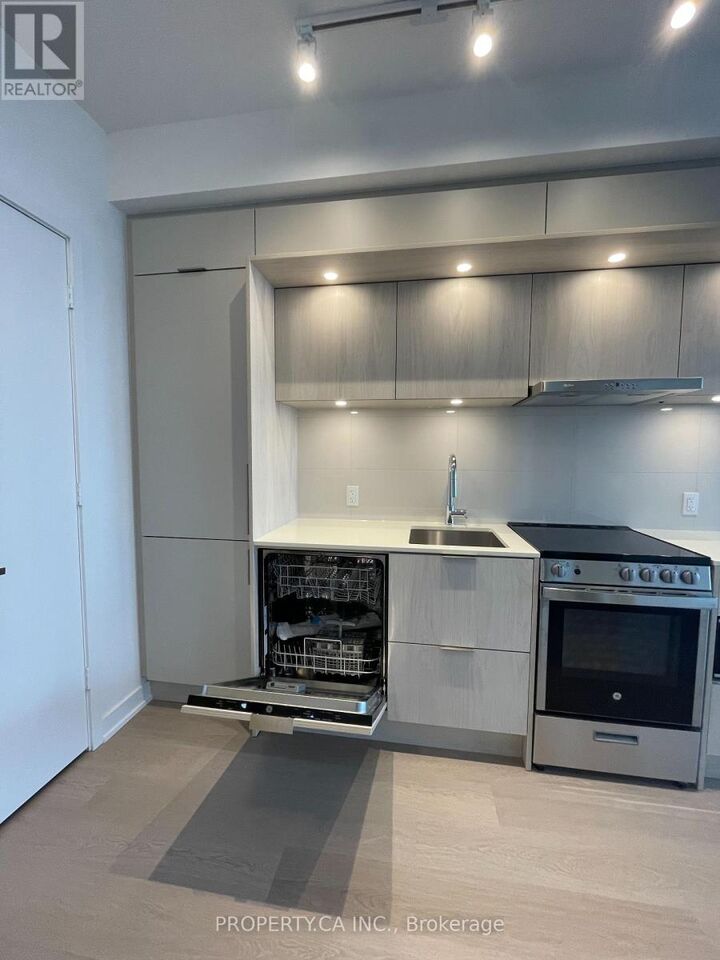 Property Photo:  448 Burnhamthorpe Road West 3010  ON L5B 0R4 