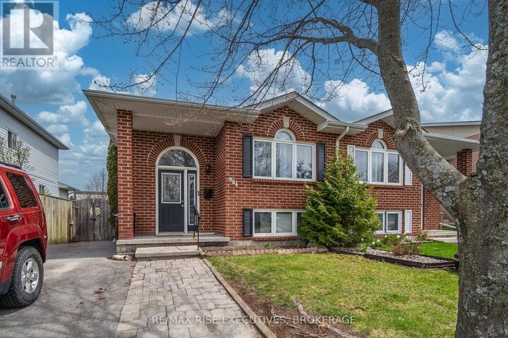 Property Photo: 984 Waterbury Crescent ON K7M 8V3