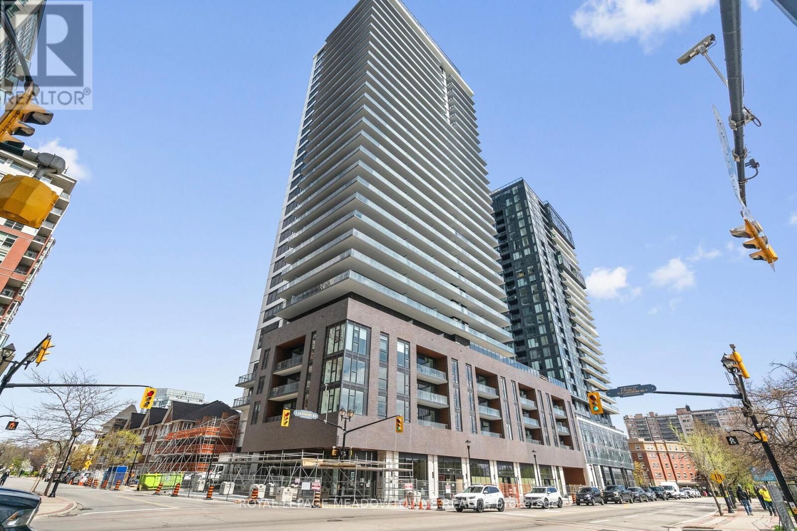 Property Photo:  2075 Lakeshore Road 902  ON L9T 8P9 