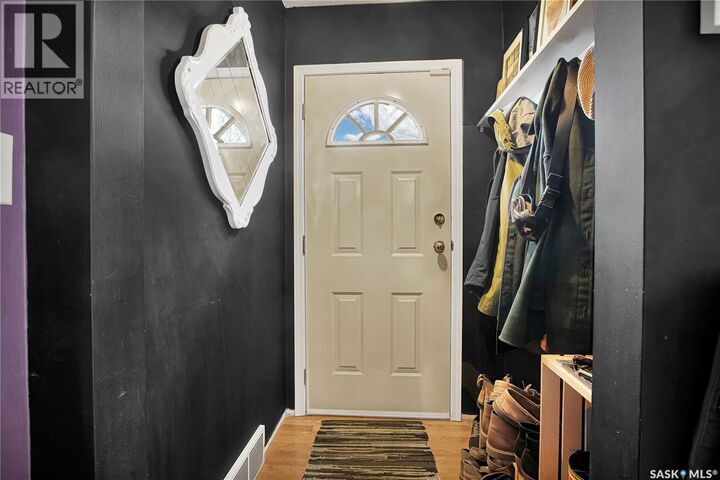Property Photo:  635 4th Street E  SK S7H 1J8 