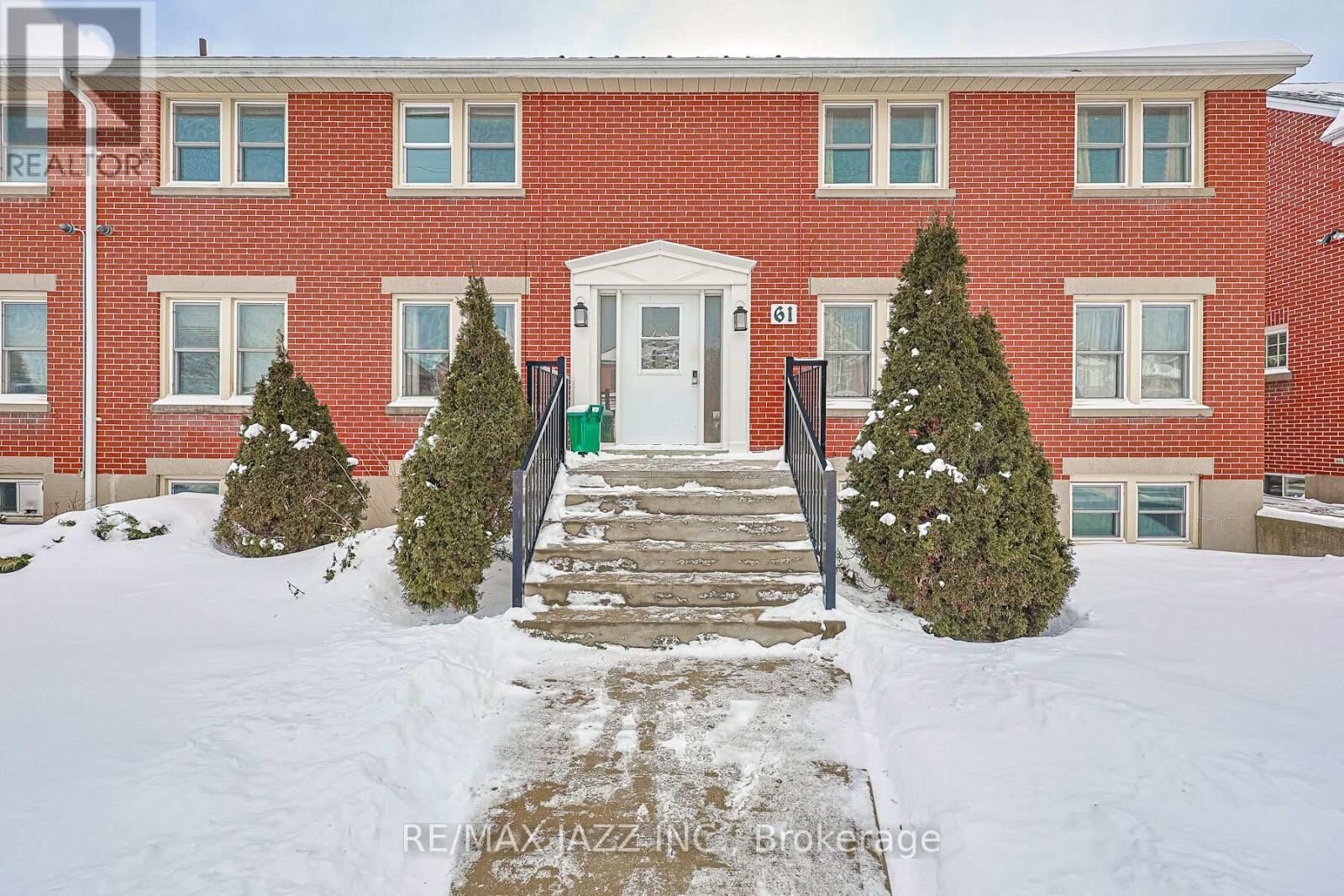 Property Photo:  61 Aberdeen Street 5  ON L1G 2E6 