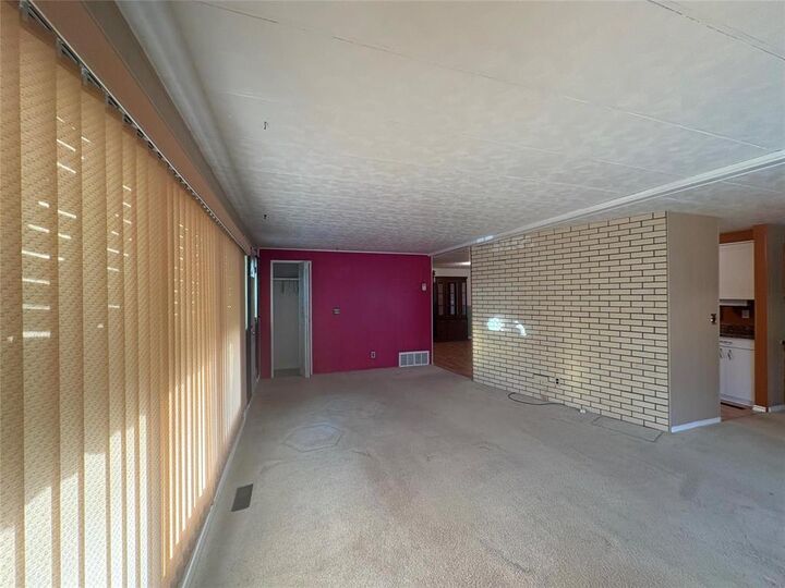 Property Photo: 21 Cruise Crescent MB R7N 3A5