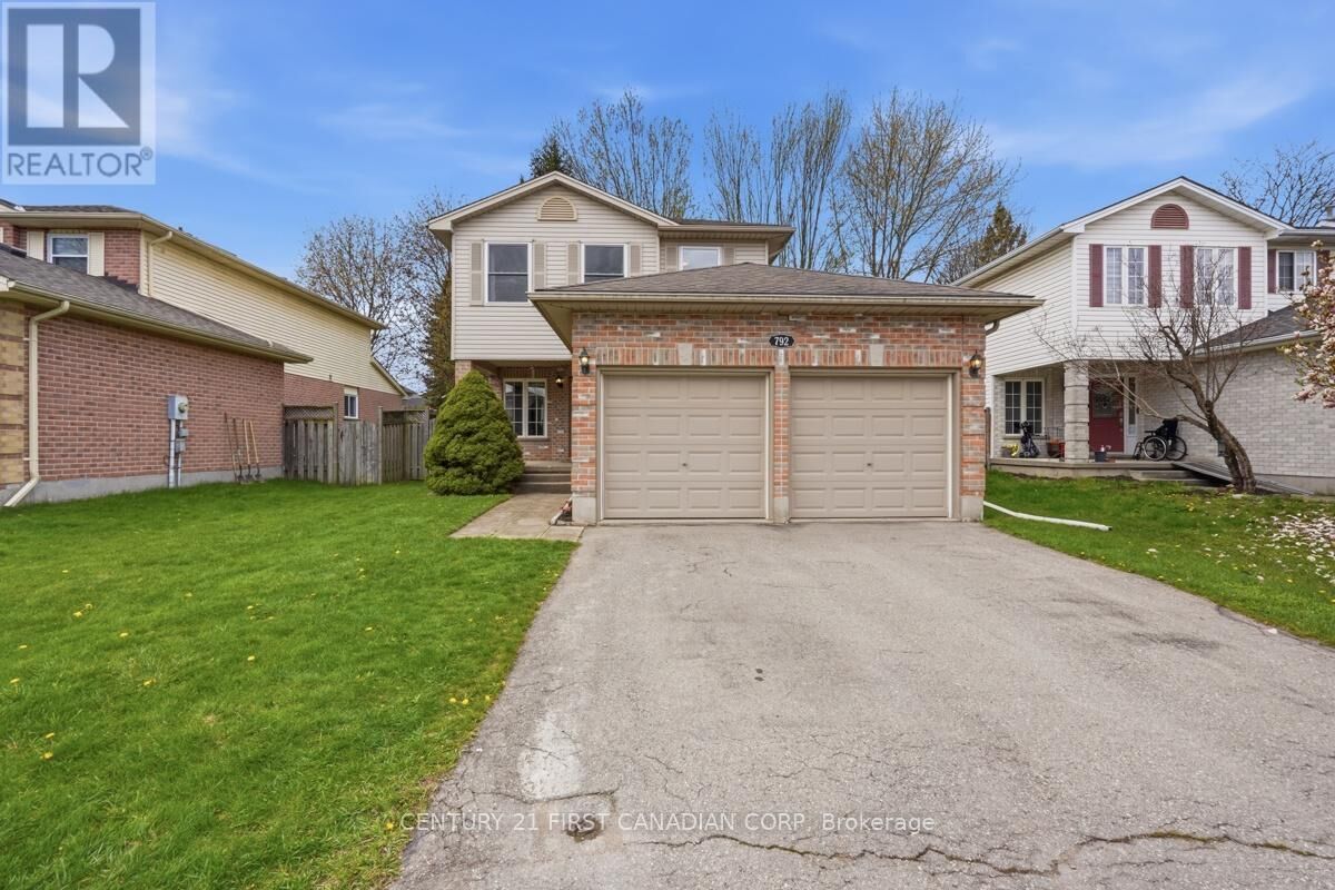 Property Photo: 792 Guildwood Boulevard ON N6H 5G2