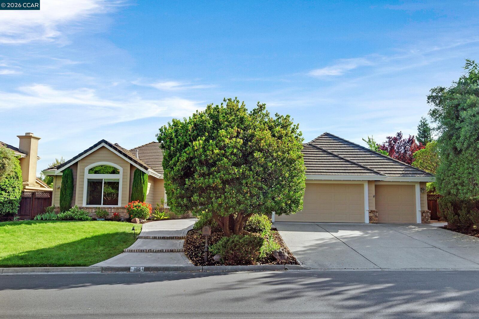 Property Photo:  164 Alta Vista Way  CA 94506 