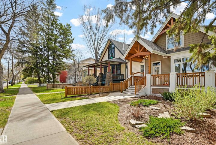 Property Photo:  10813 74 Avenue NW  AB T6E 1G8 