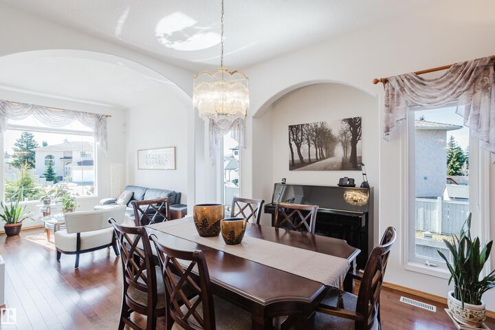 Property Photo:  518 Reid Close Close NW  AB T6R 2M3 