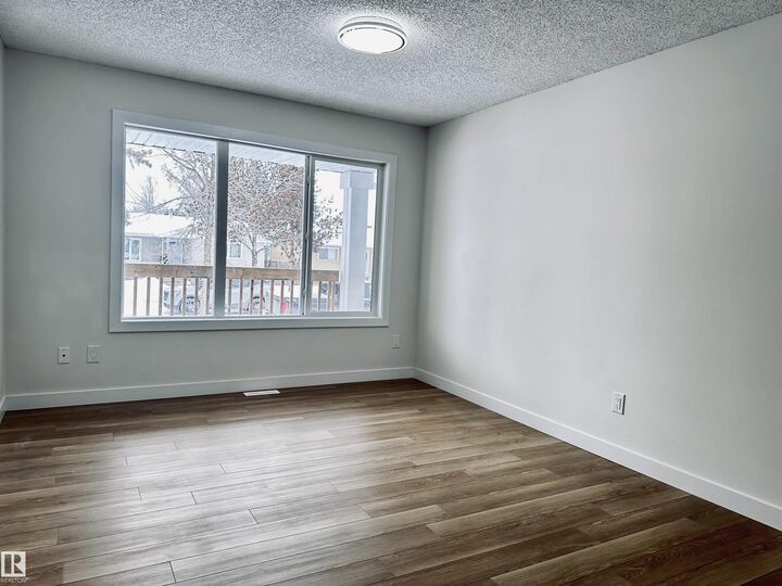 Photo de la propriété: 4843 115 Avenue NW AB T5W 0W3