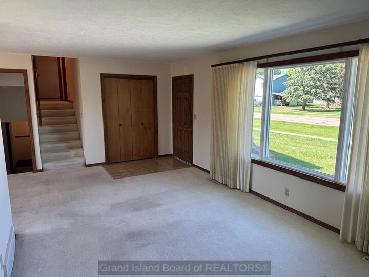 Property Photo:  631 Swan Ln  NE 68801 