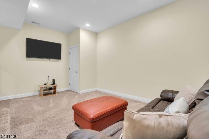 Property Photo:  4 Foley Sq 4A  NJ 07974 