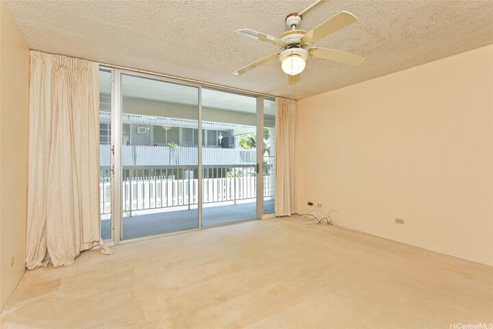 Property Photo:  1114 Wilder Avenue 207  HI 96822 