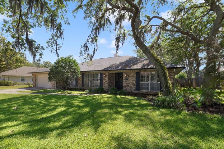 Property Photo:  749 Willow Run Lane  FL 32708 